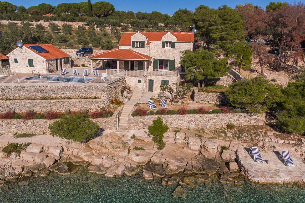 Luxury Villa Kate On Sea With Heated Pool Milna  Exterior foto