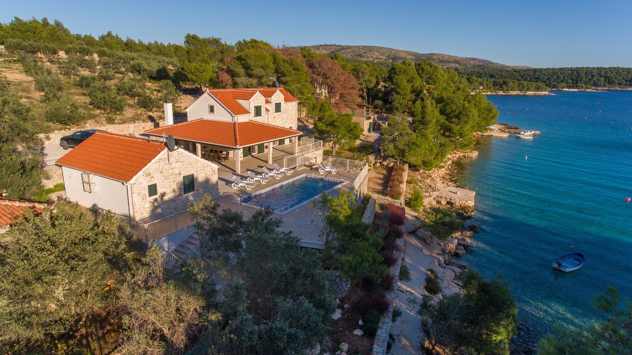 Luxury Villa Kate On Sea With Heated Pool Milna  Exterior foto