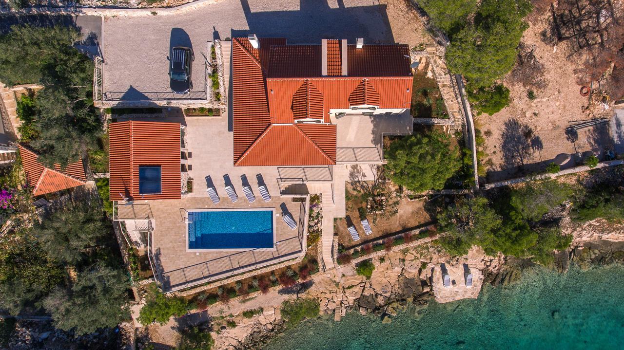 Luxury Villa Kate On Sea With Heated Pool Milna  Exterior foto