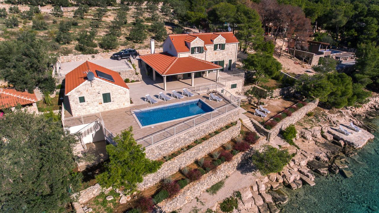 Luxury Villa Kate On Sea With Heated Pool Milna  Exterior foto